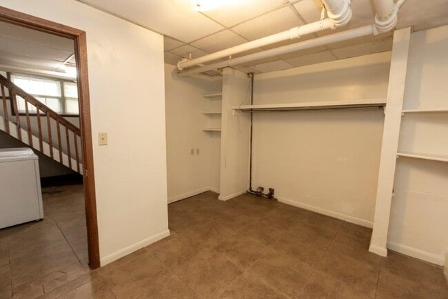 Building Photo - 509 E Davenport St