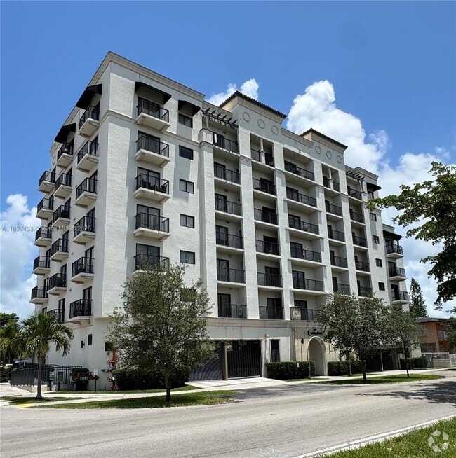 Building Photo - 1801 SW 32nd Ave