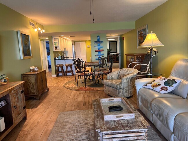 Building Photo - Venice, FL 2BR/2BA Condo in a Gated, Gulf front Community