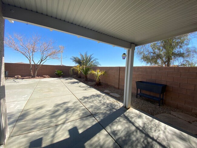 Building Photo - COZY 3 BEDROOM / 2.5 BATH HOME