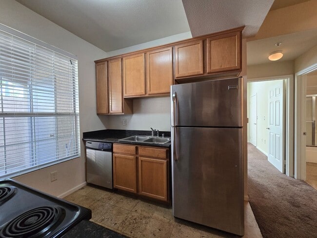 Building Photo - CANYON CREST CONDO