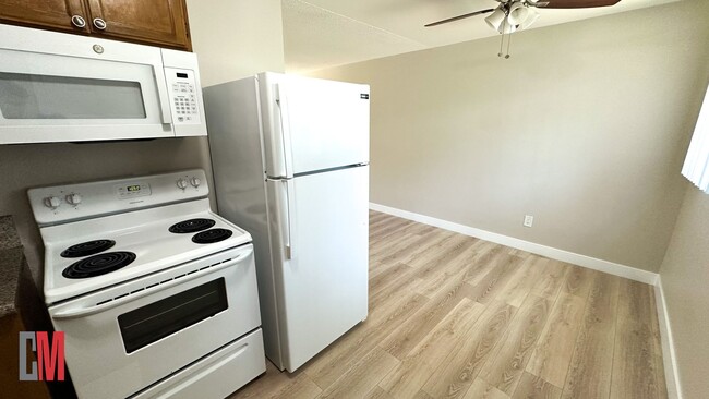Interior Photo - 900-910 Manchester St