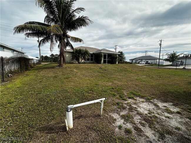 Building Photo - 1912 Sunshine Blvd S