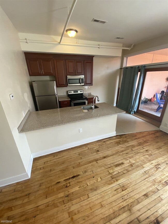 Building Photo - 1 br, 1 bath Condo - 613 N Lombardy St 207