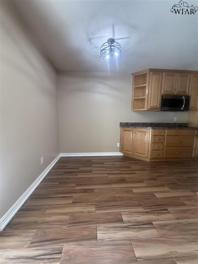 Building Photo - 2824 Barrywood Dr