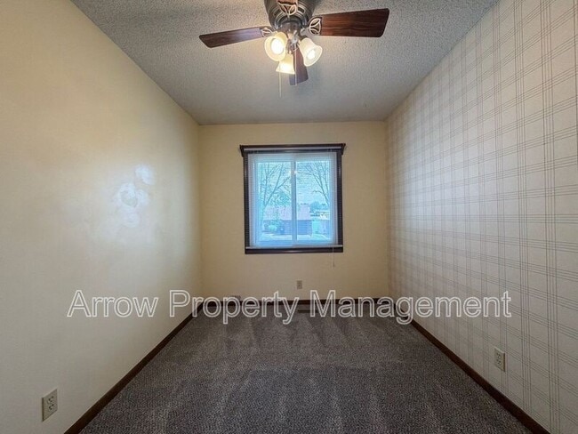 Building Photo - 5547 S 38th St