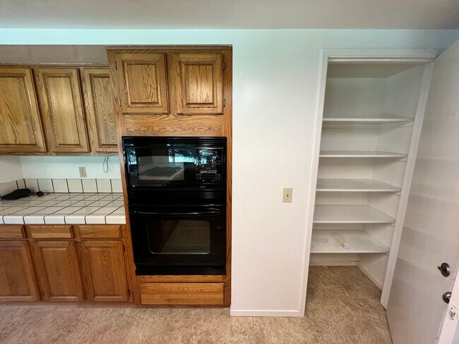 Building Photo - Spacious Home in Wonderful Davis Neighborhood!