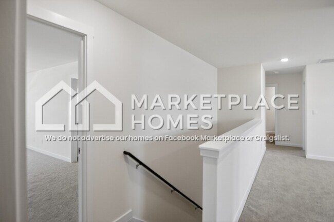 Building Photo - 3220 Highline Dr
