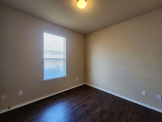 Building Photo - Wood Like Tile Flooring & Vinyl Plank - No Carpet / 1 Story Unit/ Fenced in Yard / Interior Washe...