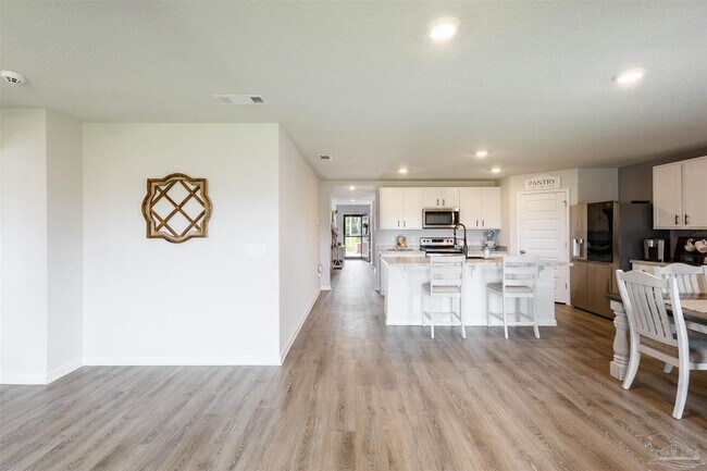 Building Photo - 5260 Peach Dr