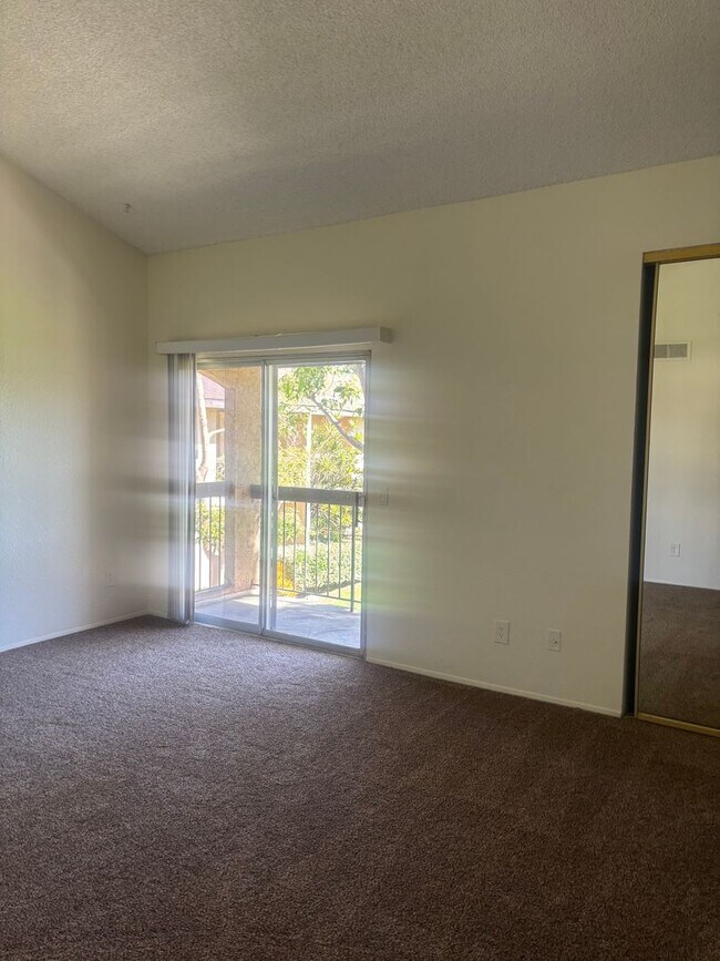 Building Photo - 2 Bedroom, 1.5 Bathroom Condo in El Cajon