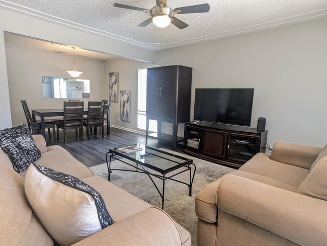 Building Photo - 1352 Riverside Cir