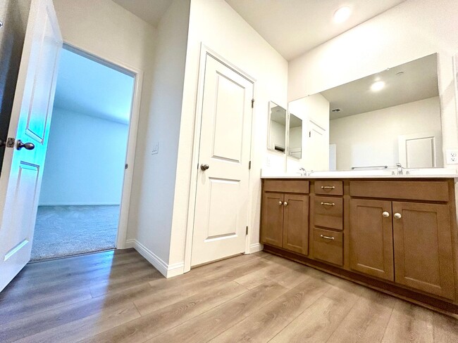 Building Photo - Brand new Townhome!   Summerlin Grand Park Village