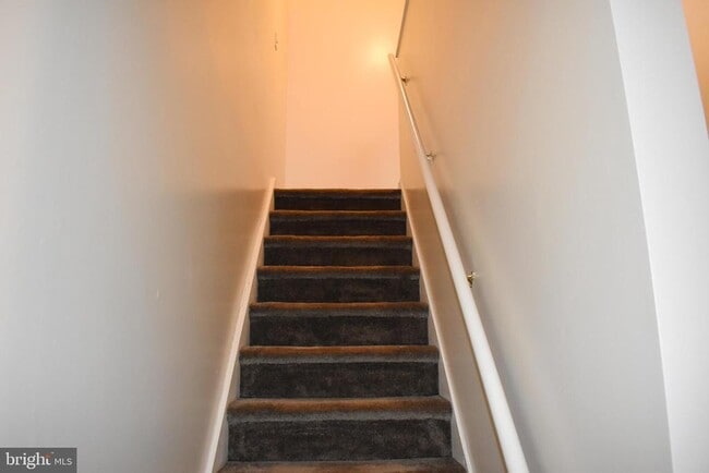 Building Photo - 1121 Stanley Ave