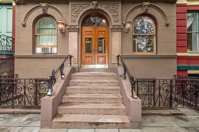 Building Photo - 264 9th St
