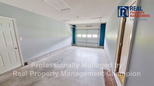 Building Photo - Charming home on Quiet Cul-de-Sac with Ful...