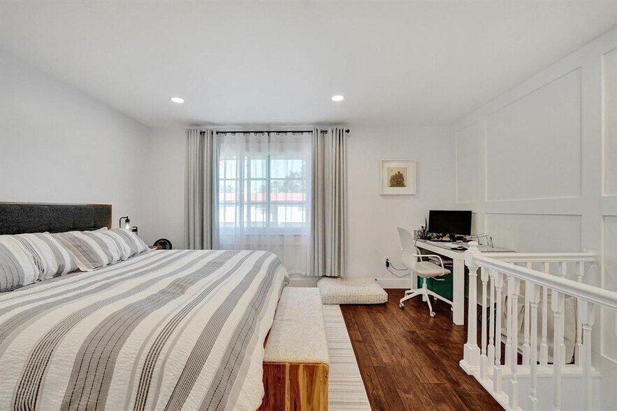 Building Photo - 120 NE 20th Ct