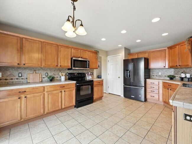 Building Photo - 8295 Cedar Chase Dr
