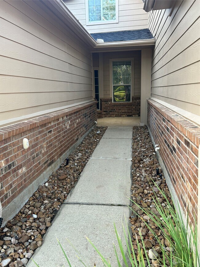 Building Photo - 8911 Silent Willow Ln