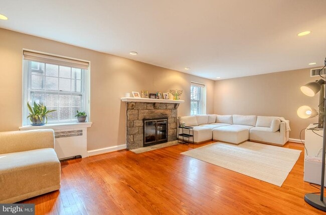 Building Photo - 128 Henley Rd