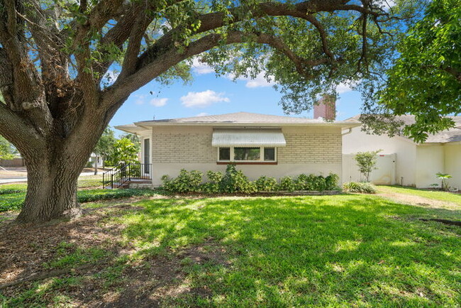 Building Photo - Beautiful Home For Rent in St Petersburg!