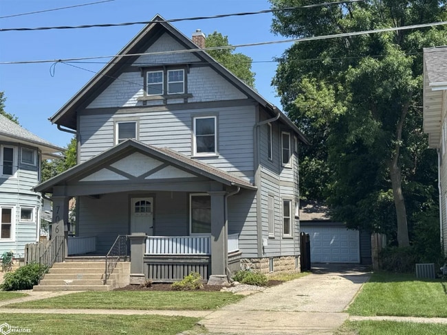Building Photo - 706 7th Ave N