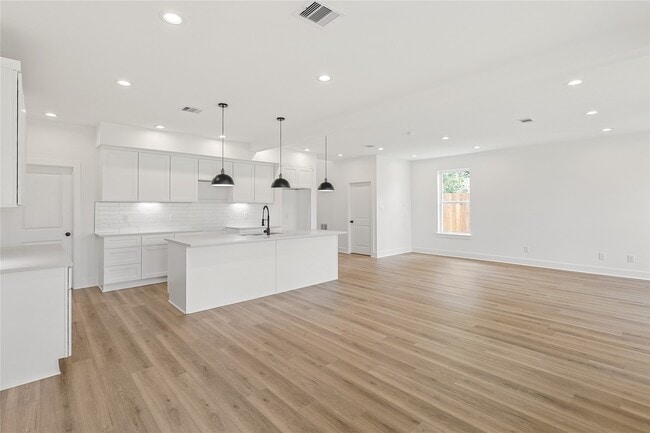 Building Photo - 7413 Charlie St