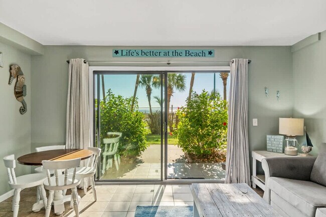 Building Photo - 8743 Thomas Dr