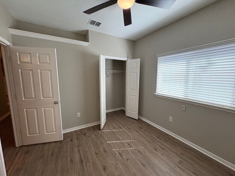 Bed 2 - 3960 Wensledale Dr