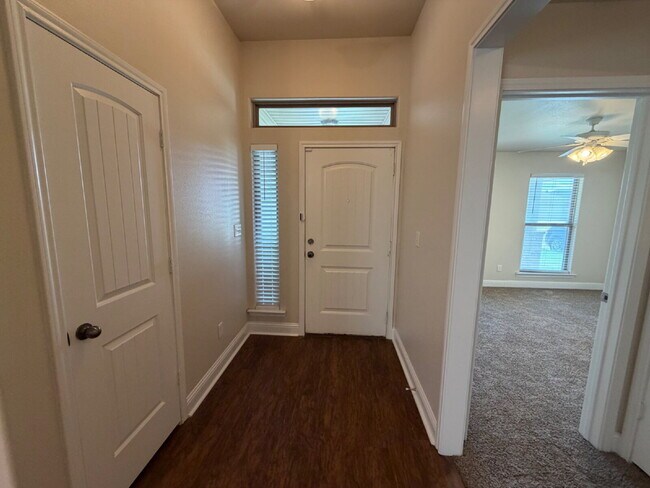 Building Photo - Beautiful Home in Quiet Neighborhood!