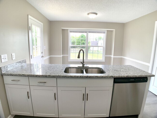 Building Photo - 1125 Lamont Ct