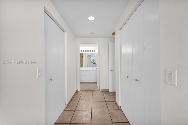 Building Photo - 2475 Brickell Ave