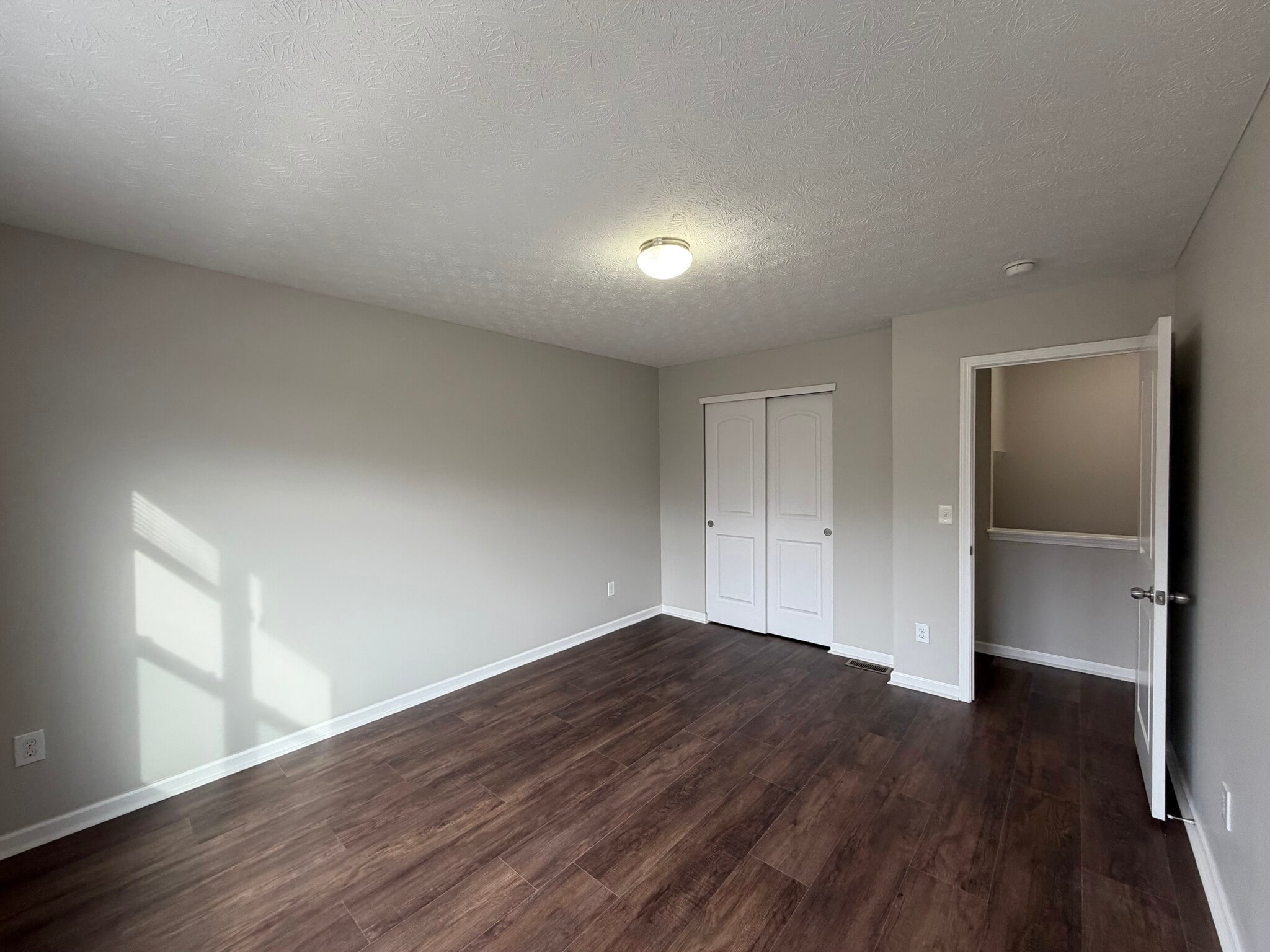 Building Photo - 1404 Bellow Falls Pl