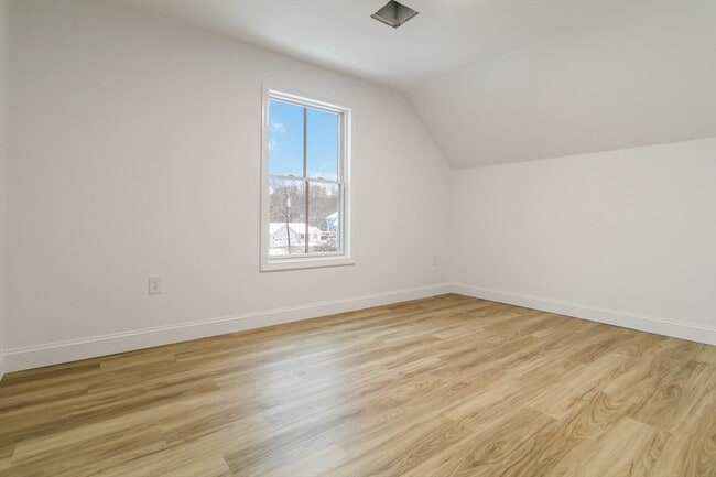 Building Photo - 2 Elmwood St