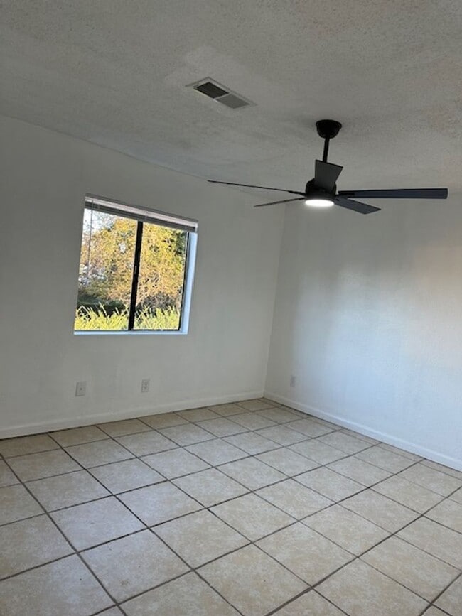 Building Photo - JP - Early