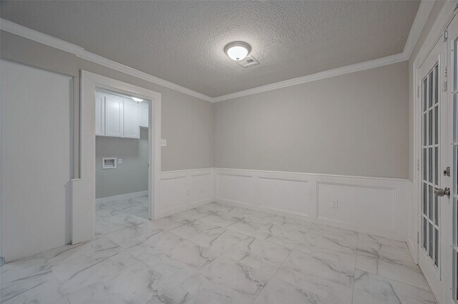 Building Photo - 919 Mockingbird Way