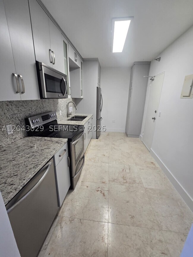 Building Photo - 10185 Collins Ave