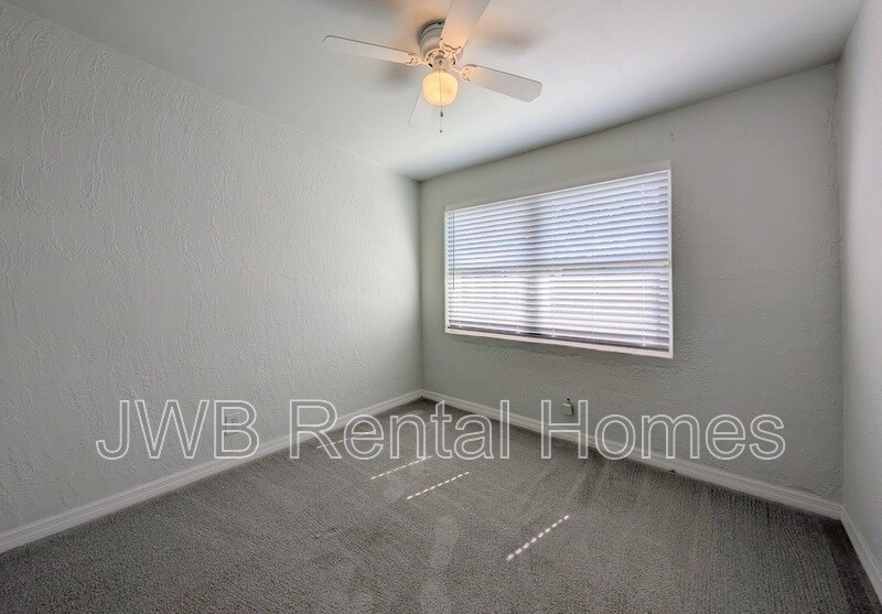 Building Photo - 802 8th Ave N