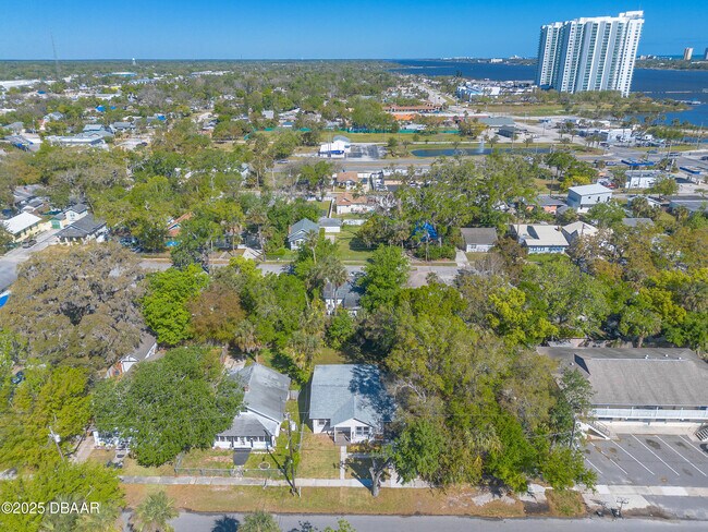 Building Photo - 138 Kingston Ave