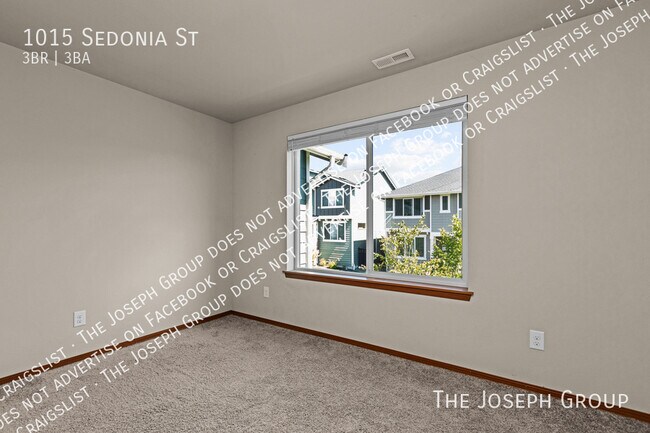 Building Photo - 1015 Sedonia St