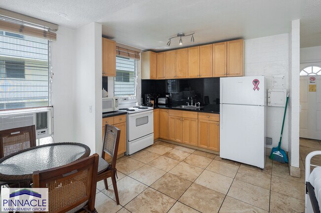 Building Photo - 240 Lili?uokalani Ave