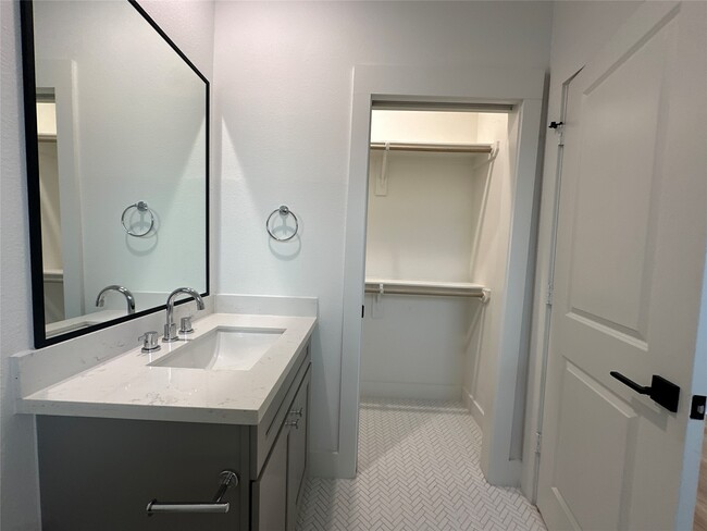 Building Photo - 2828 Versailles Oak Ln