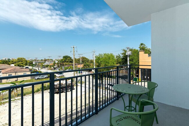 Building Photo - 1710 SW 27th Ave