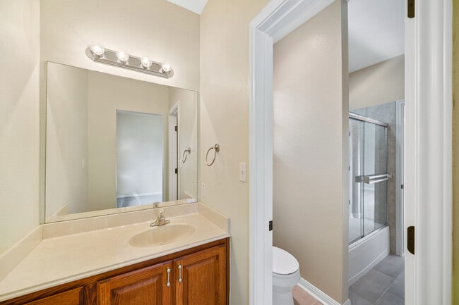Building Photo - Spacious 4-Bed Luxury Home with Chef’s Kitchen, Fenced Yard, and 3,528 sq ft in Helotes