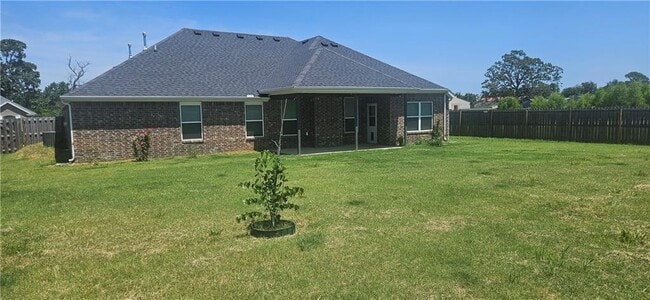 Building Photo - 302 Emerald Woods