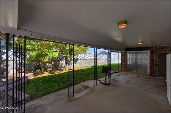 Building Photo - 3433 Clearview Ln