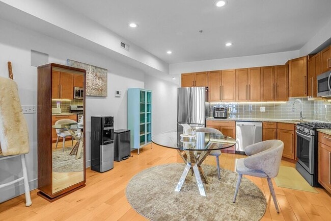 Building Photo - 816 Kennedy St NW