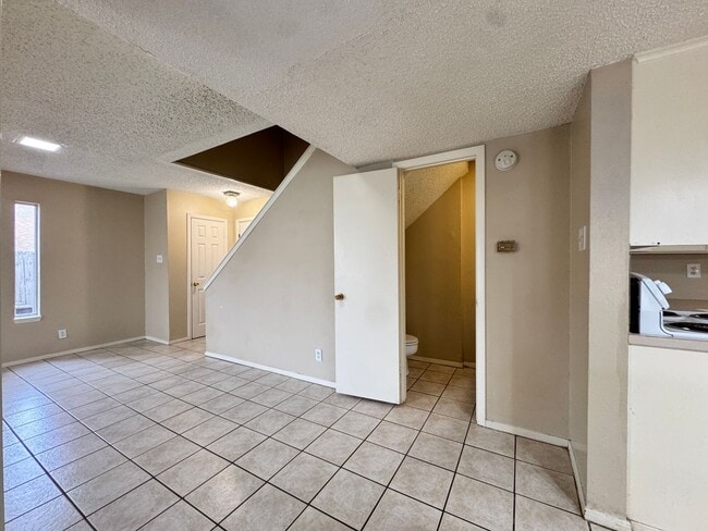 Building Photo - 4217 Aberdeen Dr