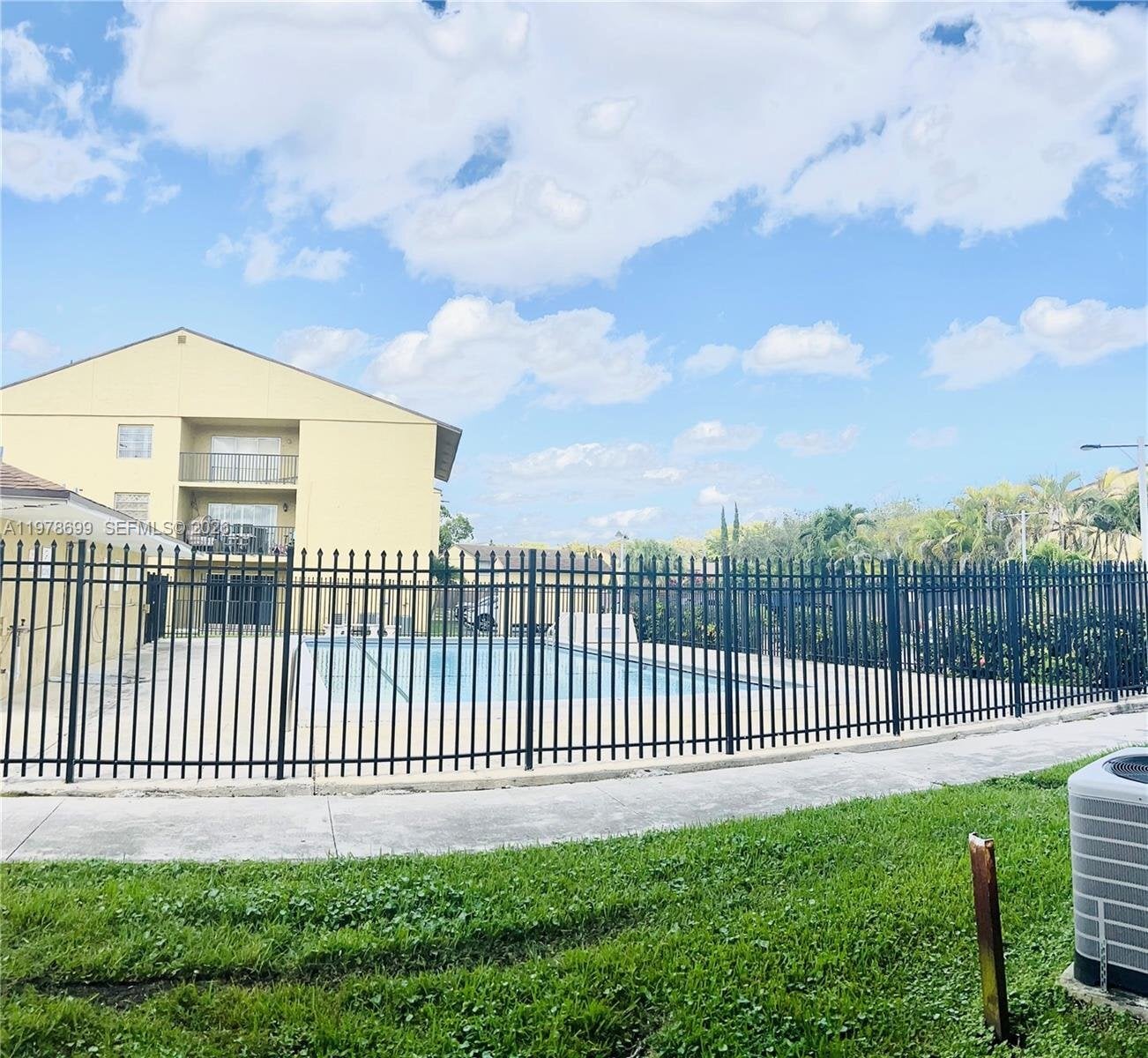 Building Photo - 15470 SW 82nd Ln