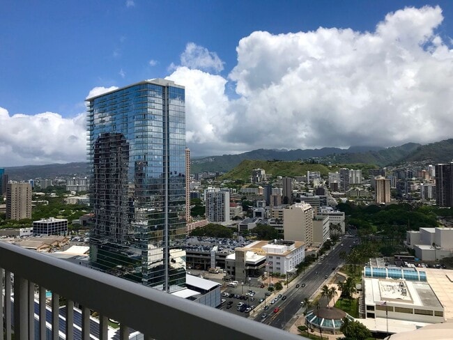 Building Photo - Convenient Kakaako living! 1/1/1